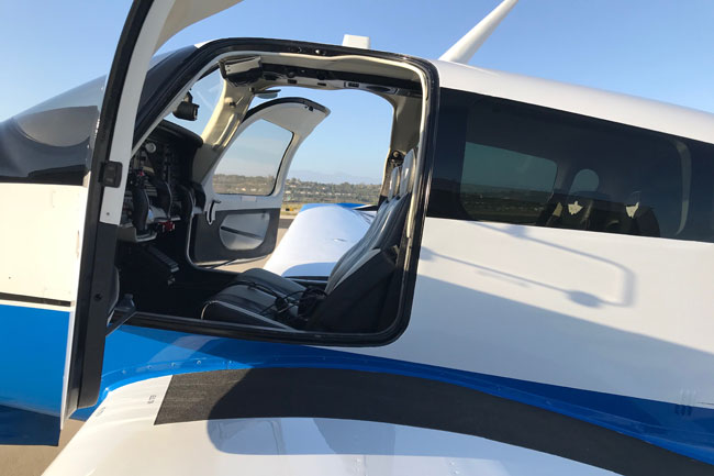 aereo d'affari Mooney M20U